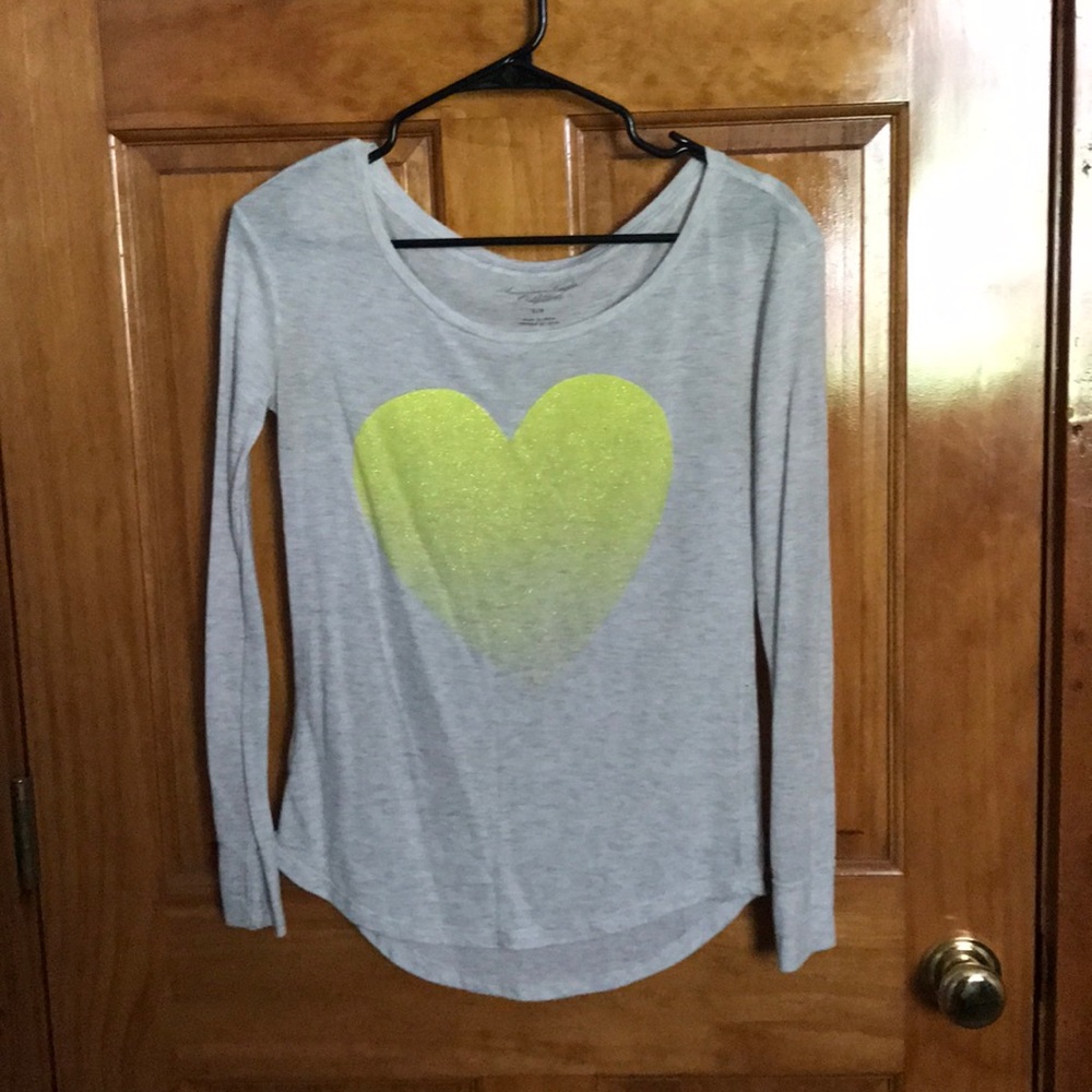 Gray long sleeve tee